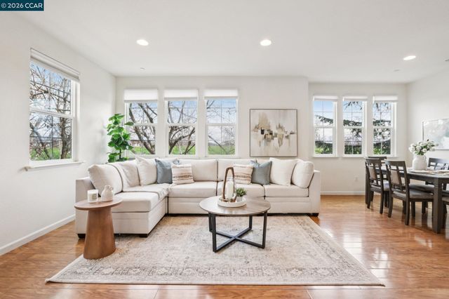 6759 S Mariposa Ln, Dublin, CA 94568