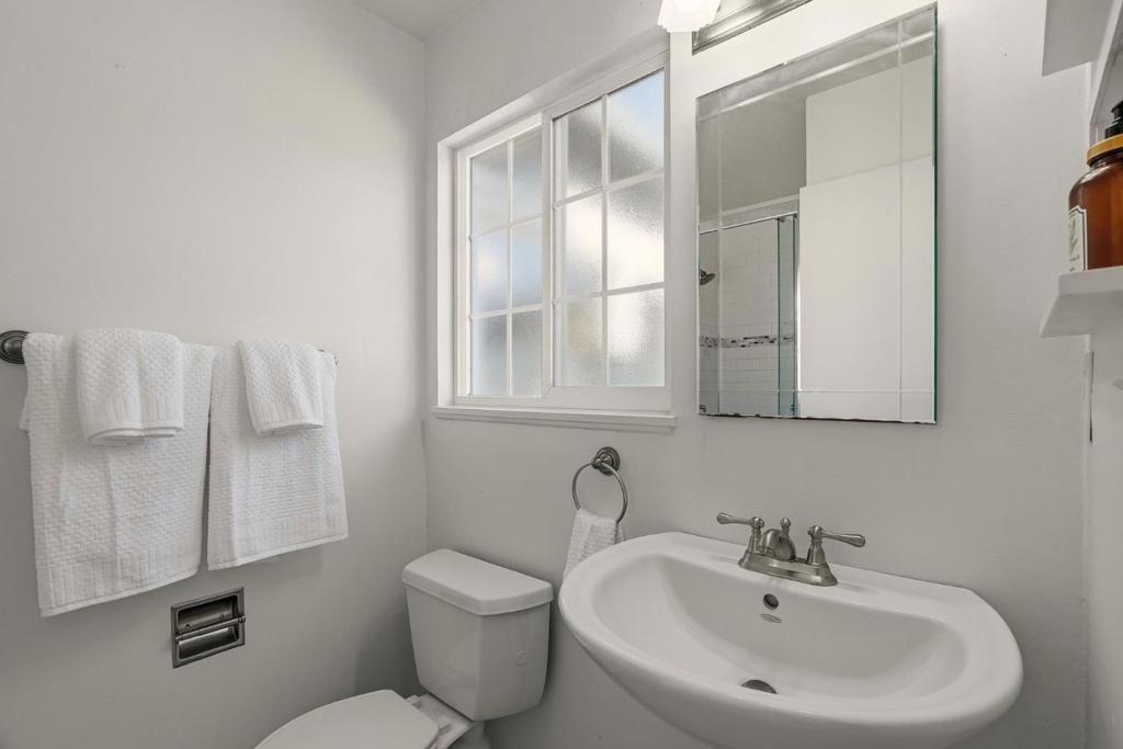 Image 15 of property listing at 15 Del Rey Circle, Salinas, CA 93901