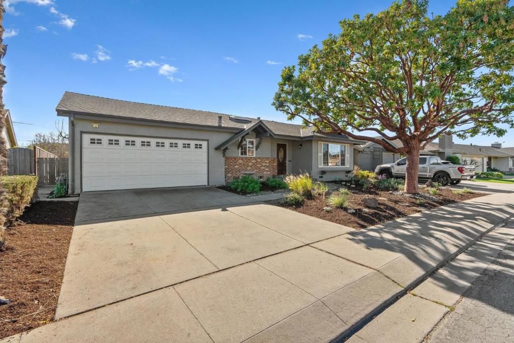 Image 2 of property listing at 15 Del Rey Circle, Salinas, CA 93901