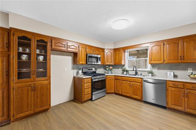 802 W Jones Street, Independence, MO 64050