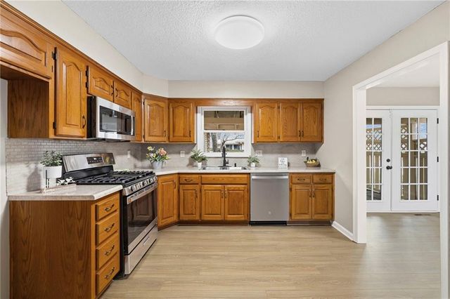 802 W Jones Street, Independence, MO 64050