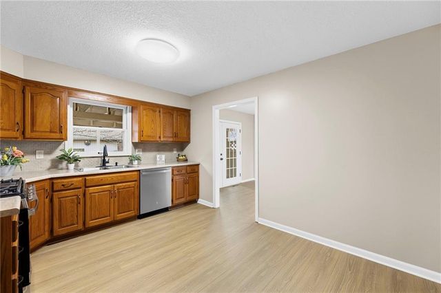 802 W Jones Street, Independence, MO 64050