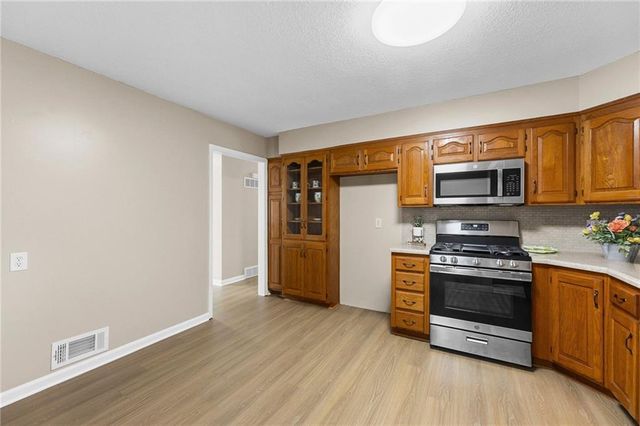 802 W Jones Street, Independence, MO 64050