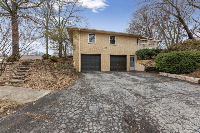 802 W Jones Street, Independence, MO 64050