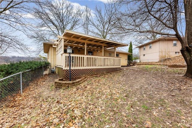 802 W Jones Street, Independence, MO 64050