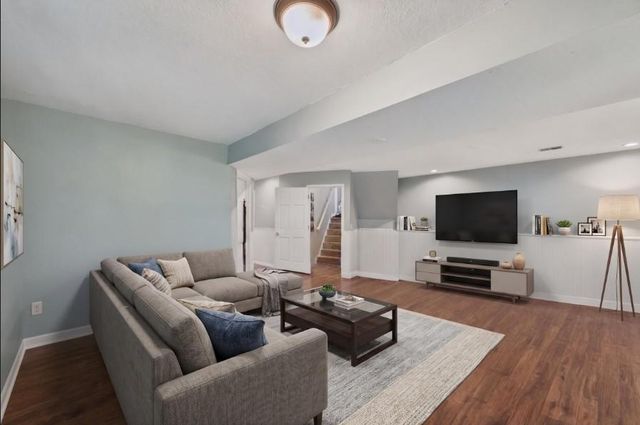 7598 Upper 23rd Street N, Oakdale, MN 55128