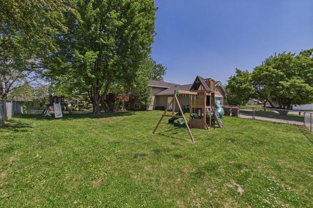 7598 Upper 23rd Street N, Oakdale, MN 55128