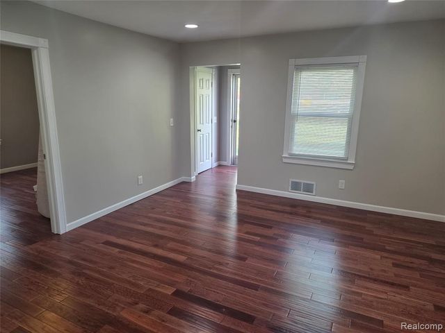 21958 Birchwood Avenue, Eastpointe, MI 48021