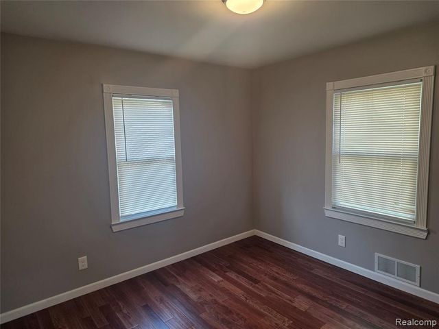 21958 Birchwood Avenue, Eastpointe, MI 48021