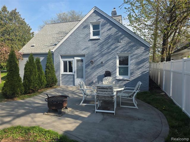 21958 Birchwood Avenue, Eastpointe, MI 48021