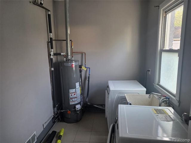 21958 Birchwood Avenue, Eastpointe, MI 48021