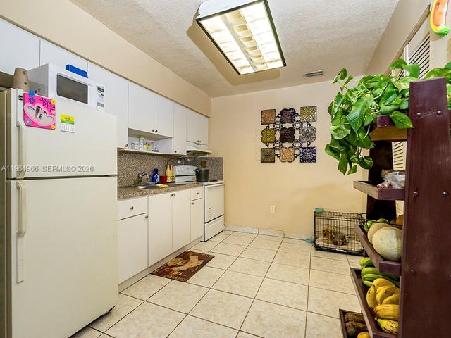 2460 NW 15th St 1, Miami, FL 33125