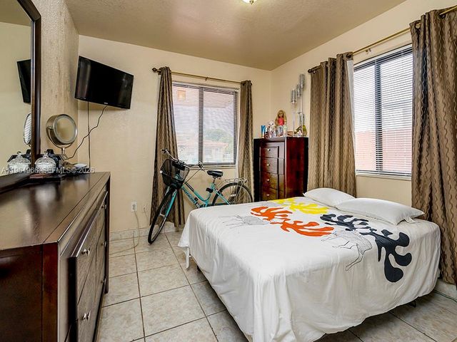 2460 NW 15th St 1, Miami, FL 33125