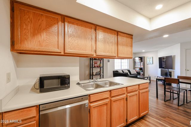 2020 W UNION HILLS Drive 162, Phoenix, AZ 85027