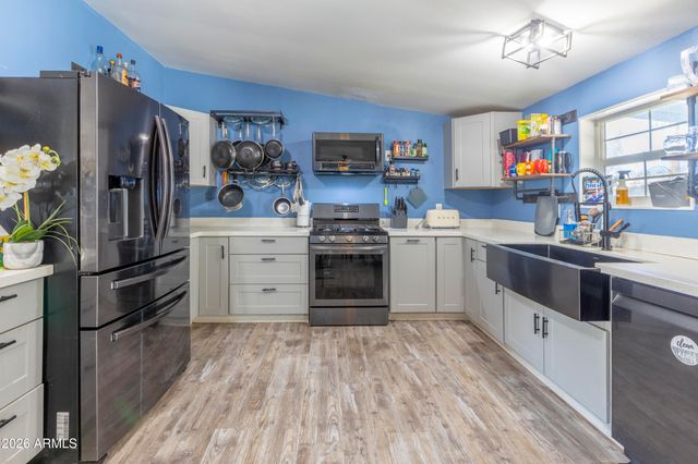 8401 N 67Th Avenue 105, Glendale, AZ 85302