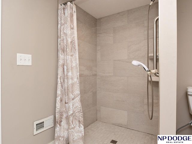 7066 Binney Street, Omaha, NE 68104