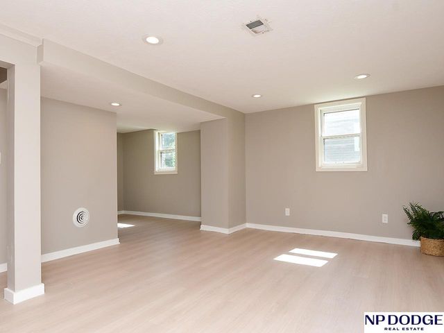7066 Binney Street, Omaha, NE 68104