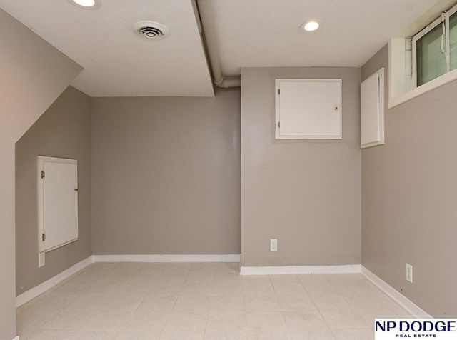 7066 Binney Street, Omaha, NE 68104