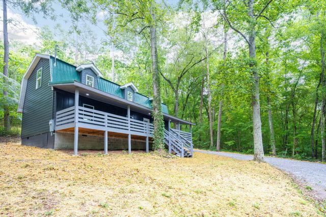 757 W Schmitt Road, Rossville, GA 30741
