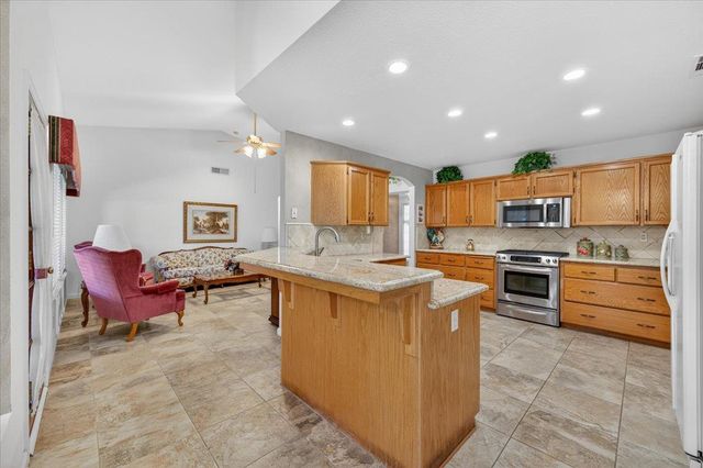1275 Chennault Avenue, Clovis, CA 93611