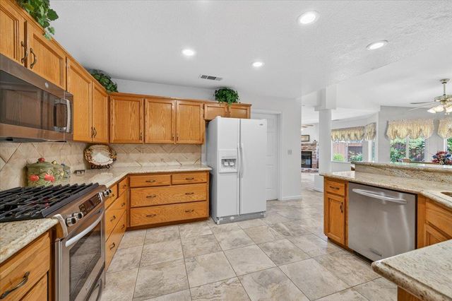 1275 Chennault Avenue, Clovis, CA 93611