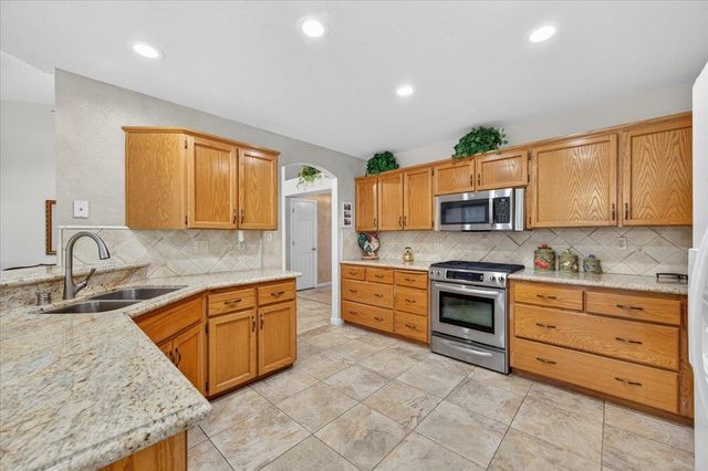 1275 Chennault Avenue, Clovis, CA 93611