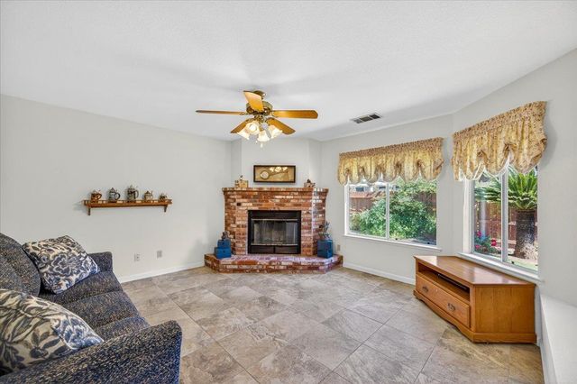 1275 Chennault Avenue, Clovis, CA 93611