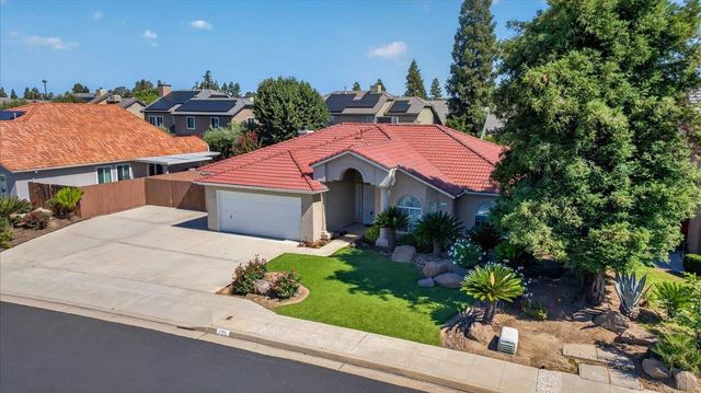 1275 Chennault Avenue, Clovis, CA 93611