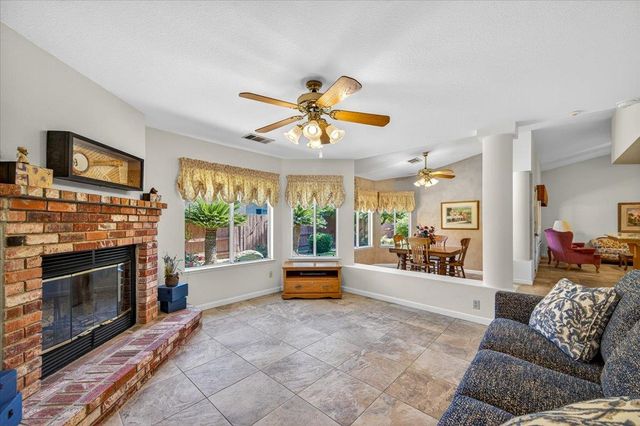 1275 Chennault Avenue, Clovis, CA 93611
