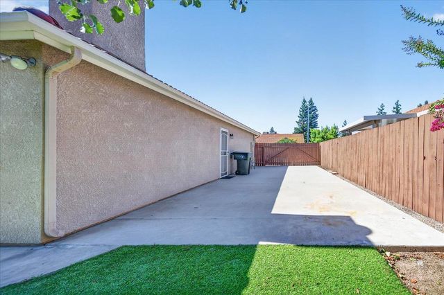 1275 Chennault Avenue, Clovis, CA 93611