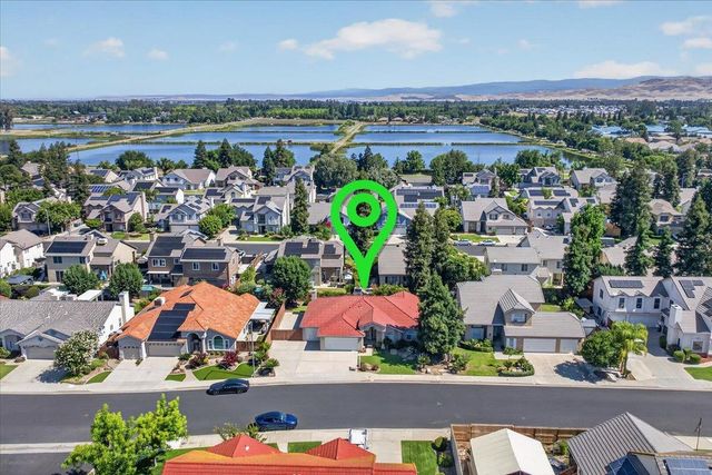 1275 Chennault Avenue, Clovis, CA 93611