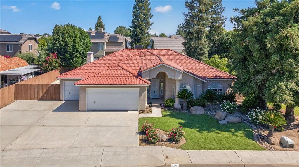 1275 Chennault Avenue, Clovis, CA 93611