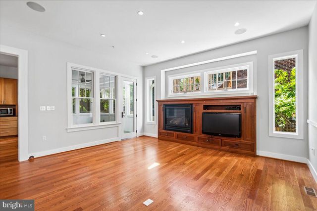 5321 43RD ST NW, Washington, DC 20015