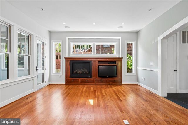 5321 43RD ST NW, Washington, DC 20015