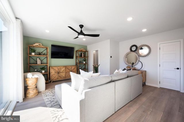 1610 FELLOWSHIP SQ, Reston, VA 20190