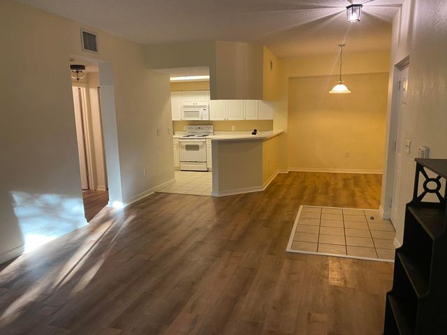 2730 Anzio Court 204, Palm Beach Gardens, FL 33410