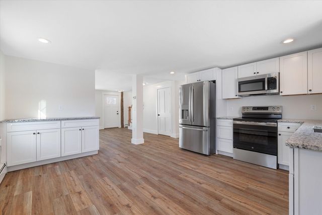 67 Maple St, Oakham, MA 01068