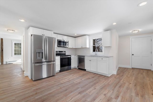 67 Maple St, Oakham, MA 01068