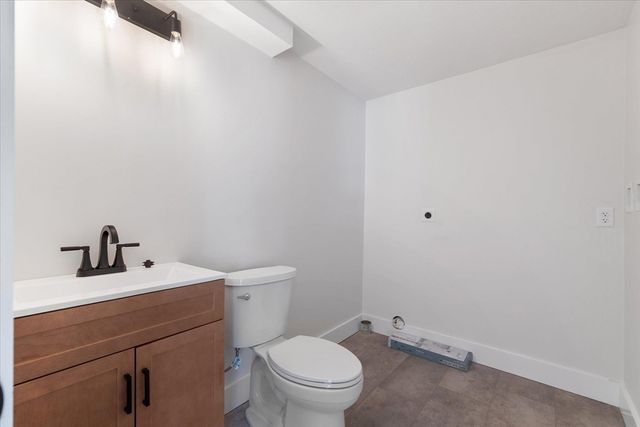 67 Maple St, Oakham, MA 01068