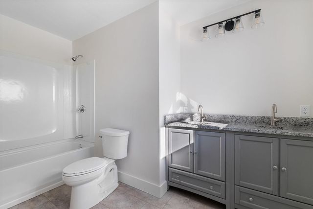 67 Maple St, Oakham, MA 01068