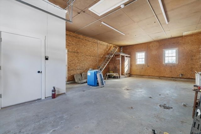 67 Maple St, Oakham, MA 01068