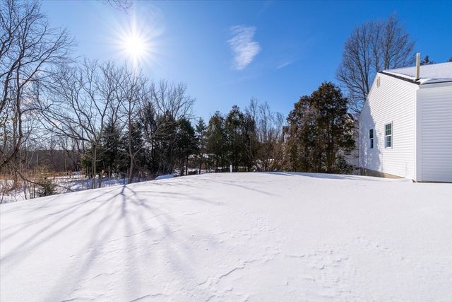 67 Maple St, Oakham, MA 01068