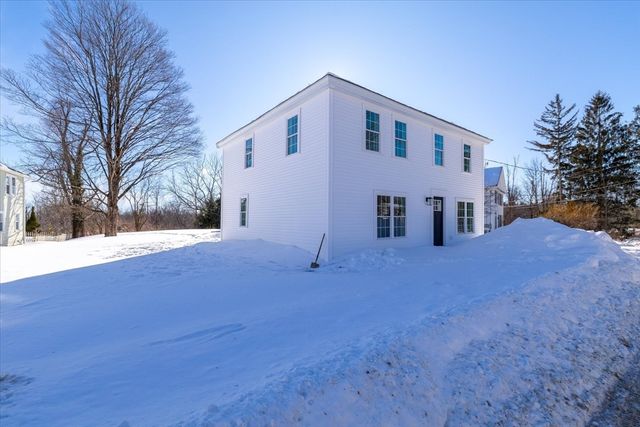 67 Maple St, Oakham, MA 01068