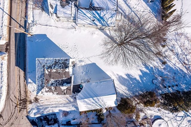 67 Maple St, Oakham, MA 01068