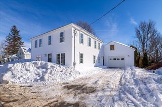 67 Maple St, Oakham, MA 01068