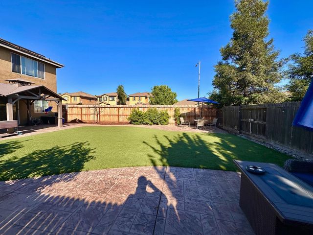 7071 E Dayton Avenue, Fresno, CA 93737