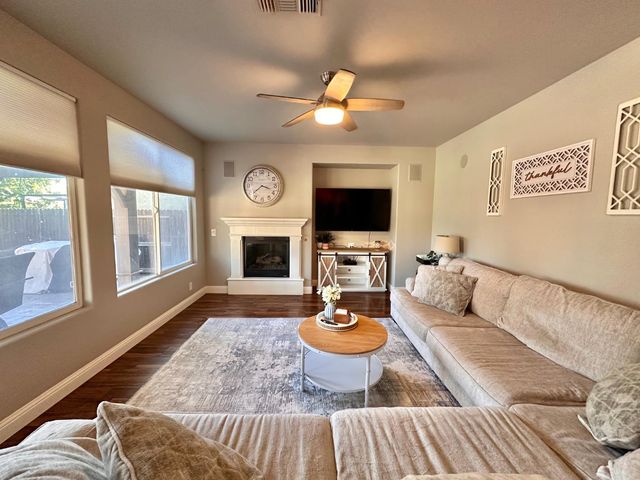 7071 E Dayton Avenue, Fresno, CA 93737