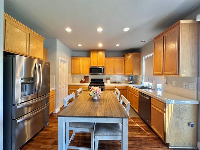 7071 E Dayton Avenue, Fresno, CA 93737