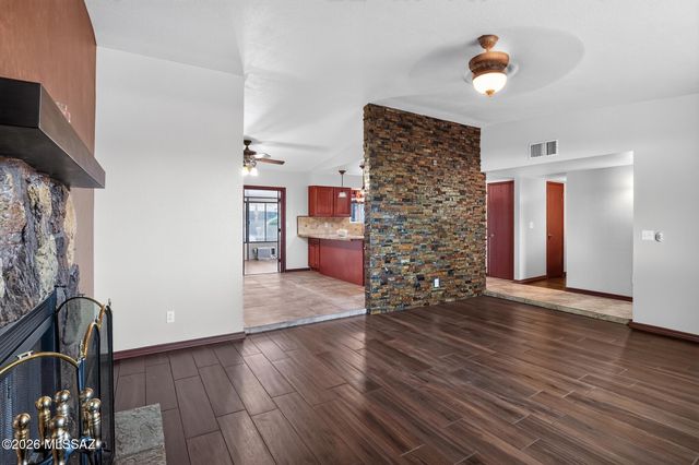 5431 W Calle De La Busca, Tucson, AZ 85745