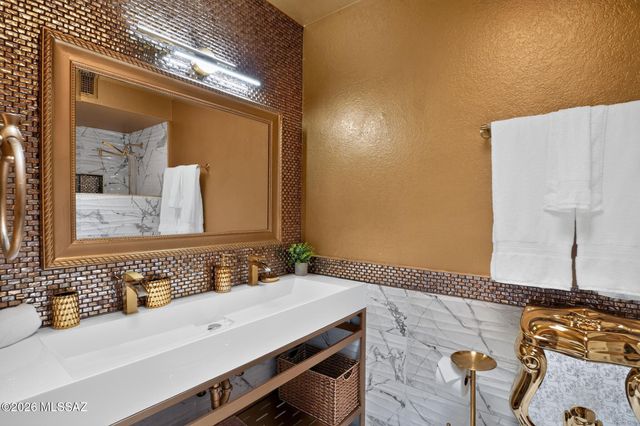 5431 W Calle De La Busca, Tucson, AZ 85745